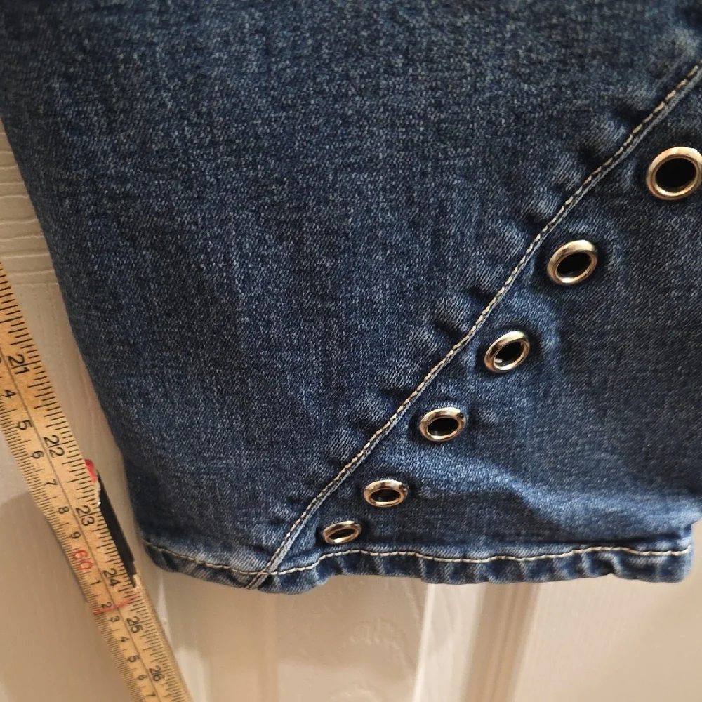Baccini Blue Ankle Jeans with Eyelet Detail Size 12